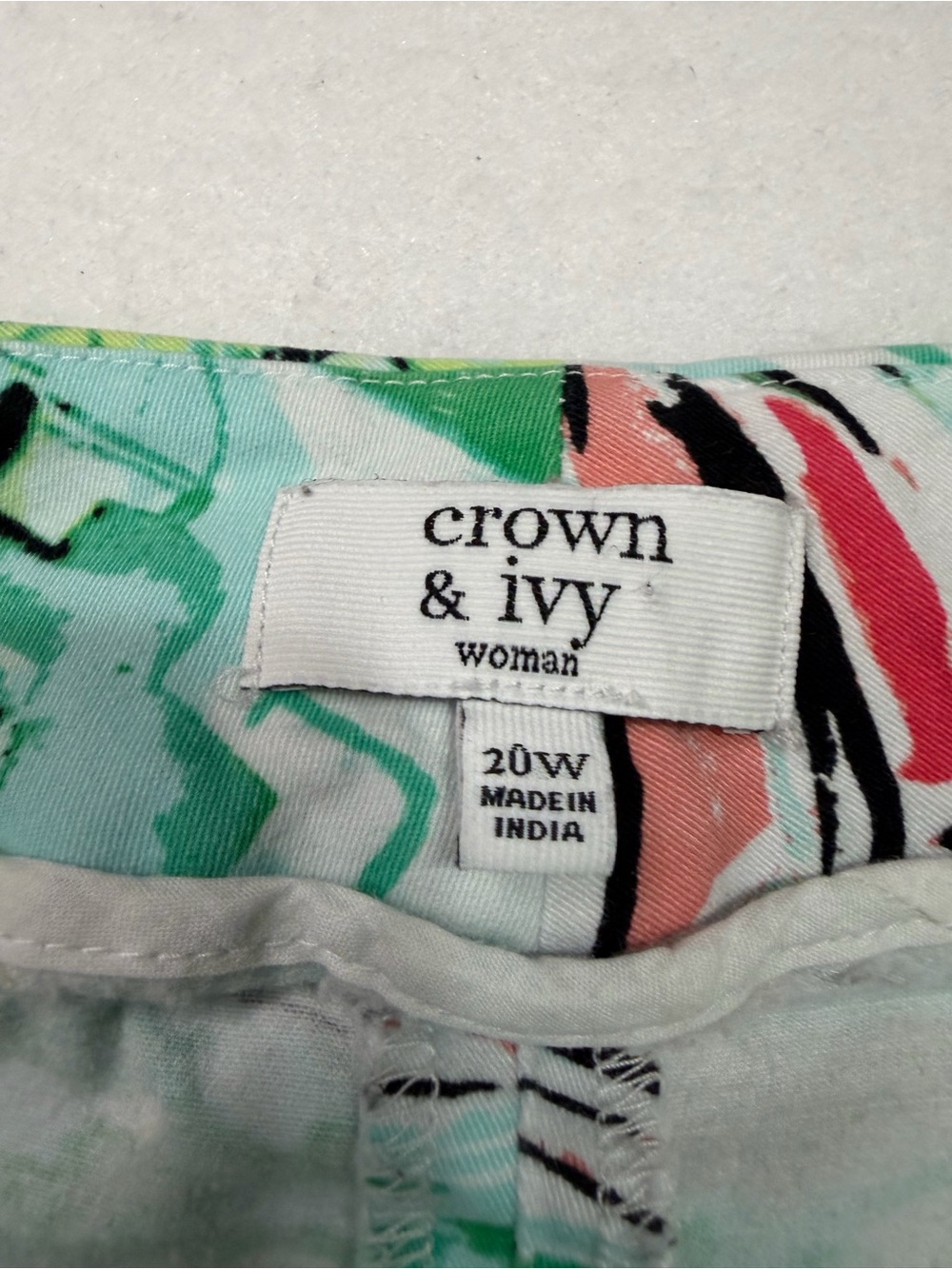 crown & ivy Mint, Coral & Black Patterned Short with scalloped hem - Picture 2 of 3